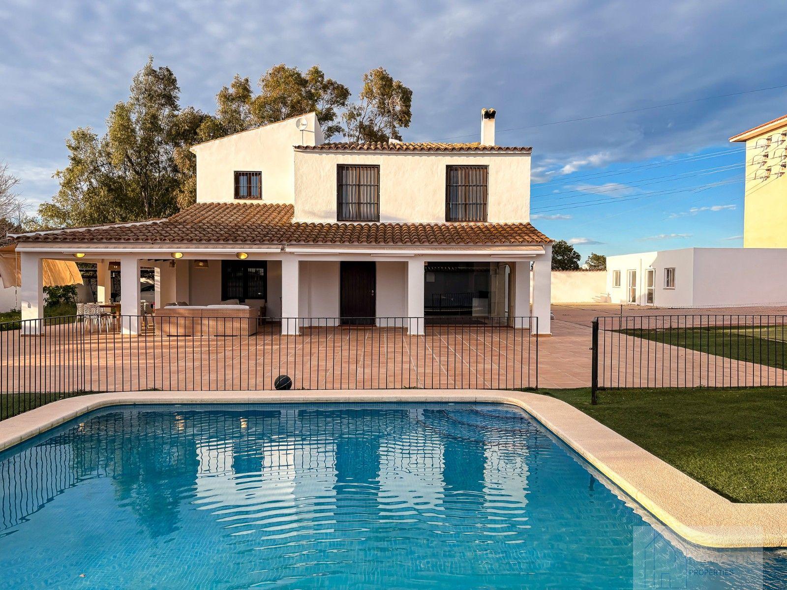For sale of villa in Santa Pola