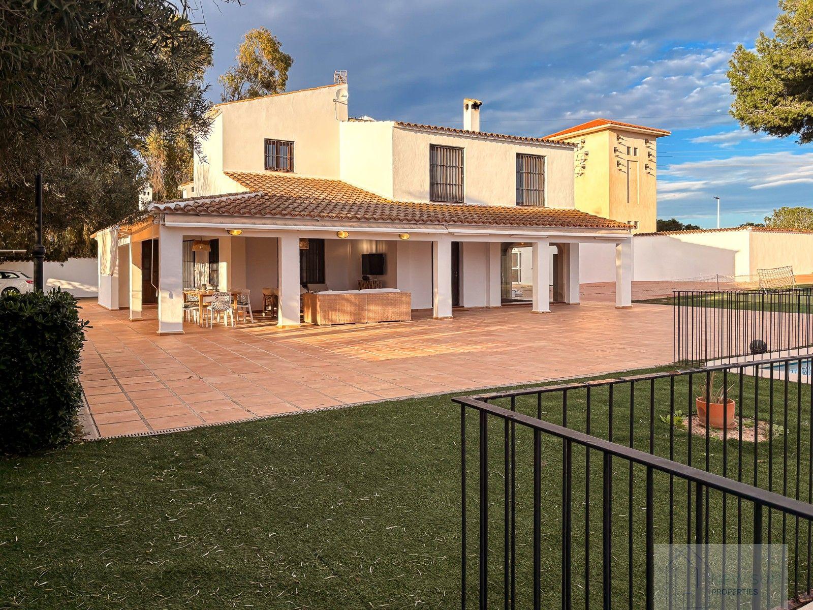 For sale of villa in Santa Pola