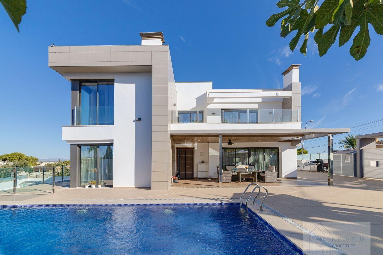 For sale of villa in Torrevieja