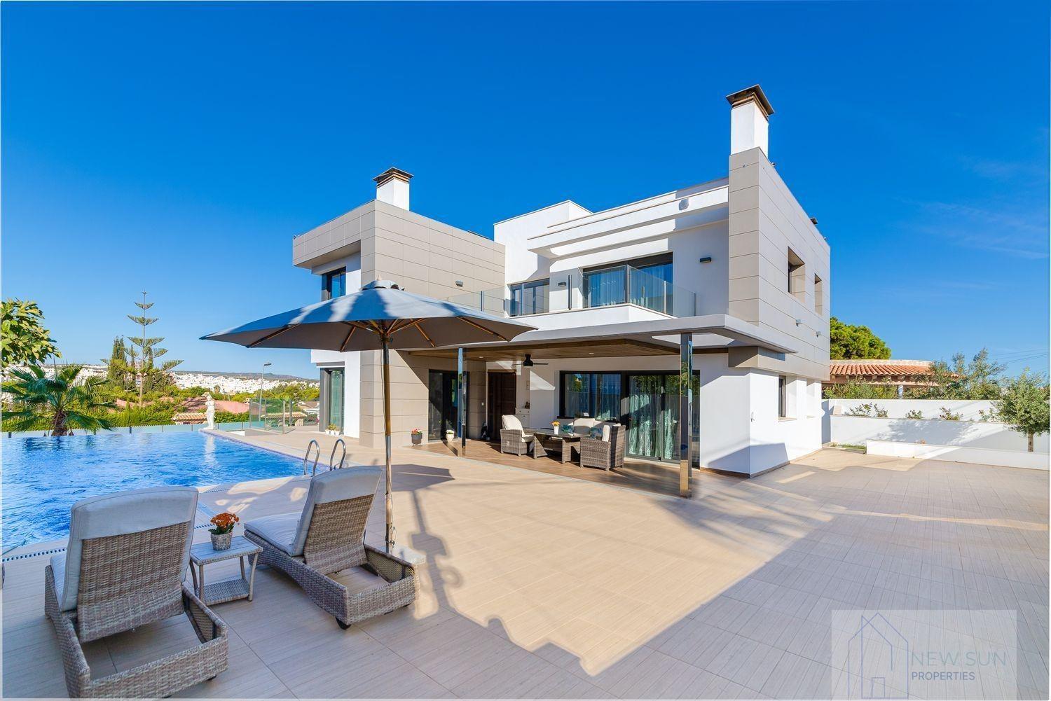 For sale of villa in Torrevieja