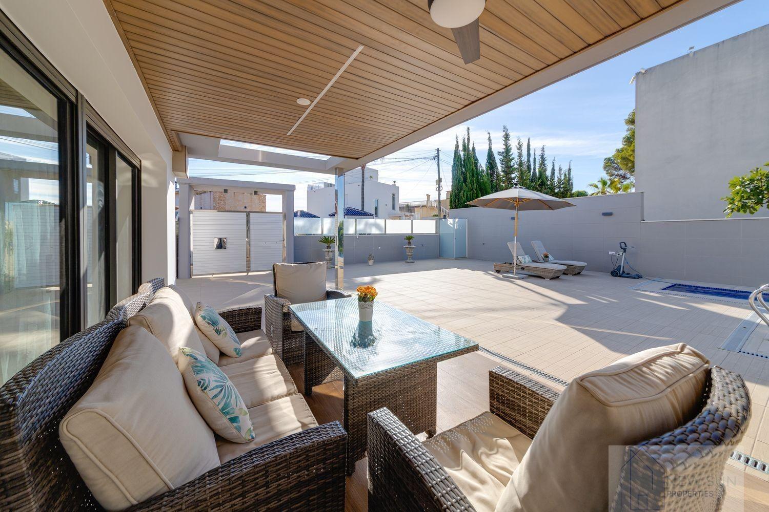 For sale of villa in Torrevieja