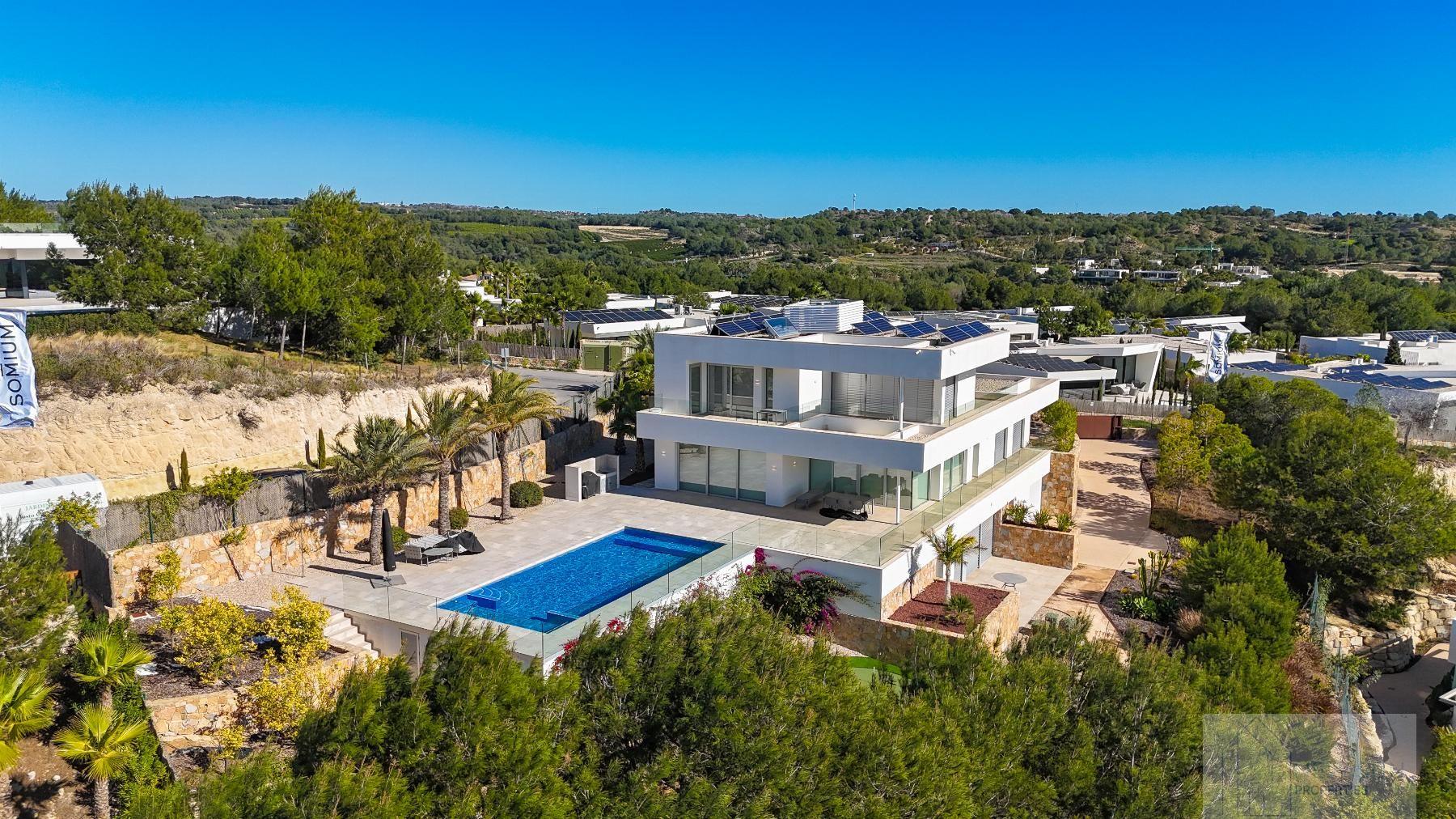 For sale of villa in Orihuela