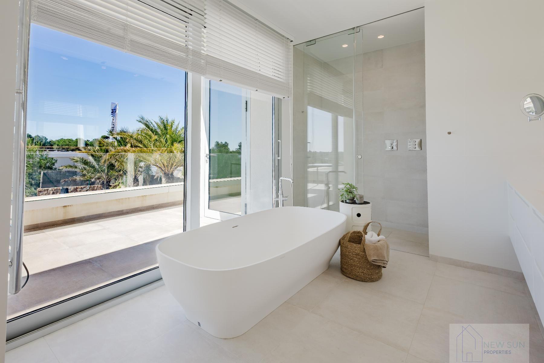 For sale of villa in Orihuela