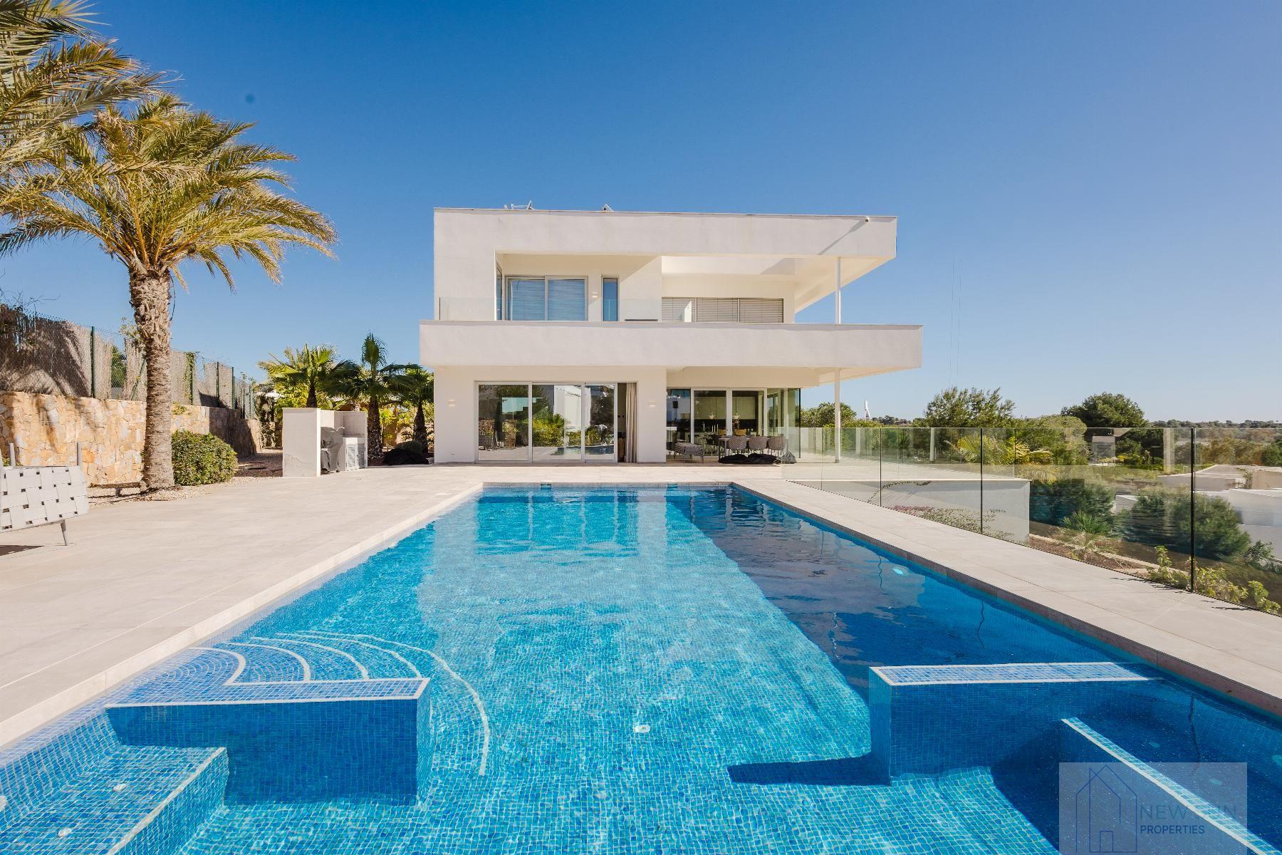 For sale of villa in Orihuela