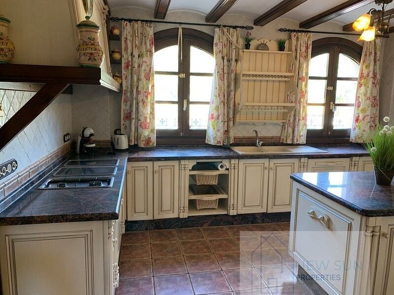 For sale of villa in Guardamar del Segura