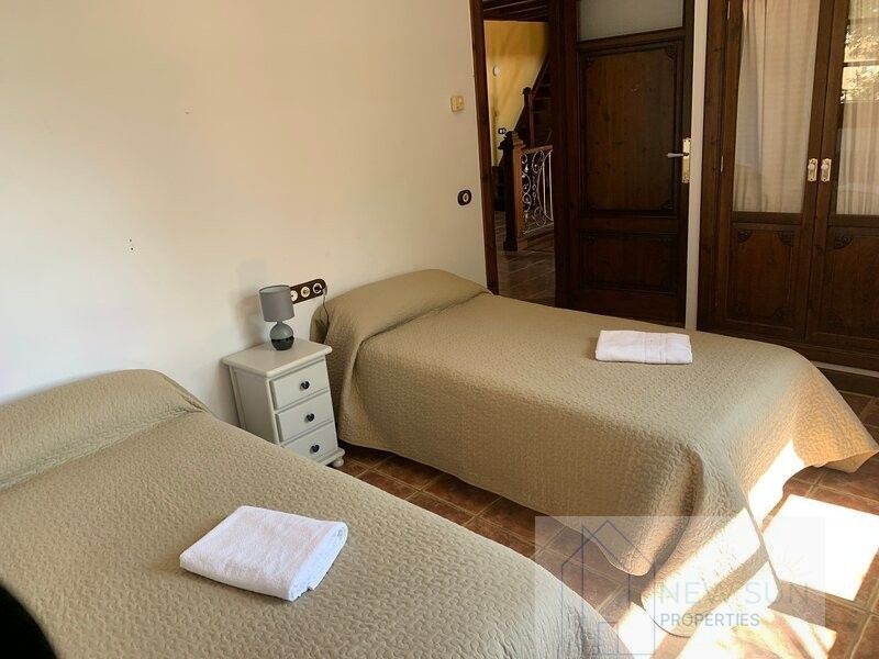 For sale of villa in Guardamar del Segura