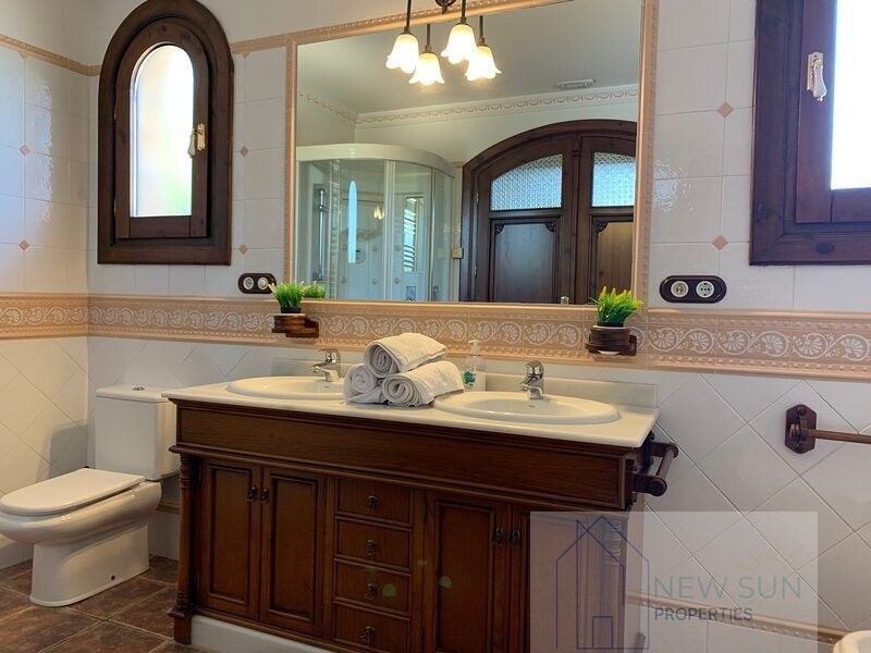 For sale of villa in Guardamar del Segura