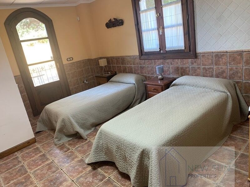 For sale of villa in Guardamar del Segura