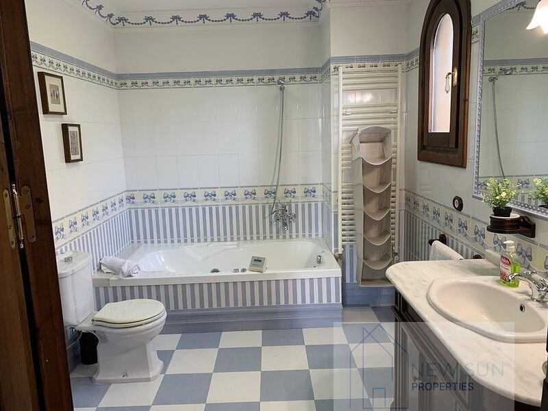 For sale of villa in Guardamar del Segura