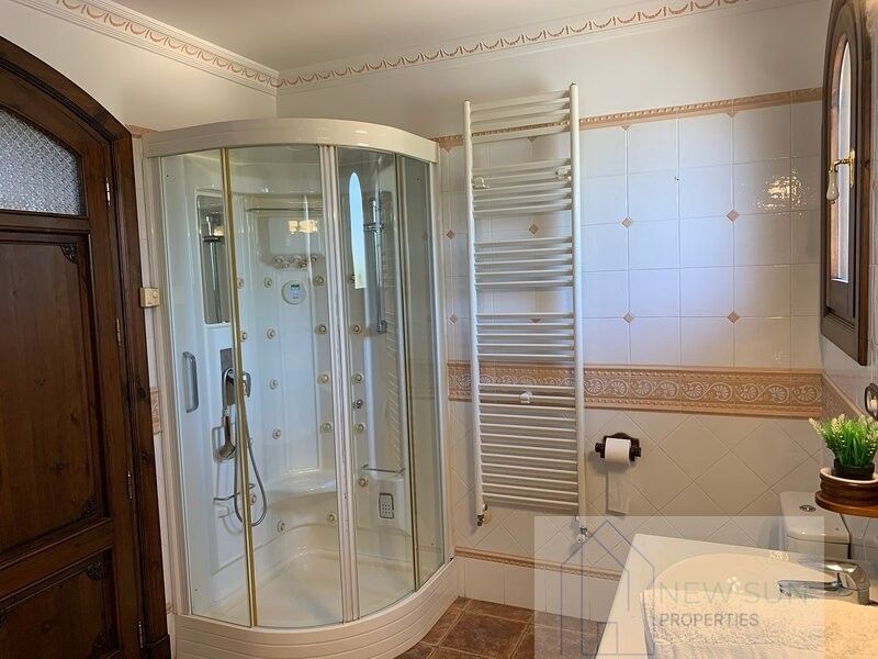 For sale of villa in Guardamar del Segura