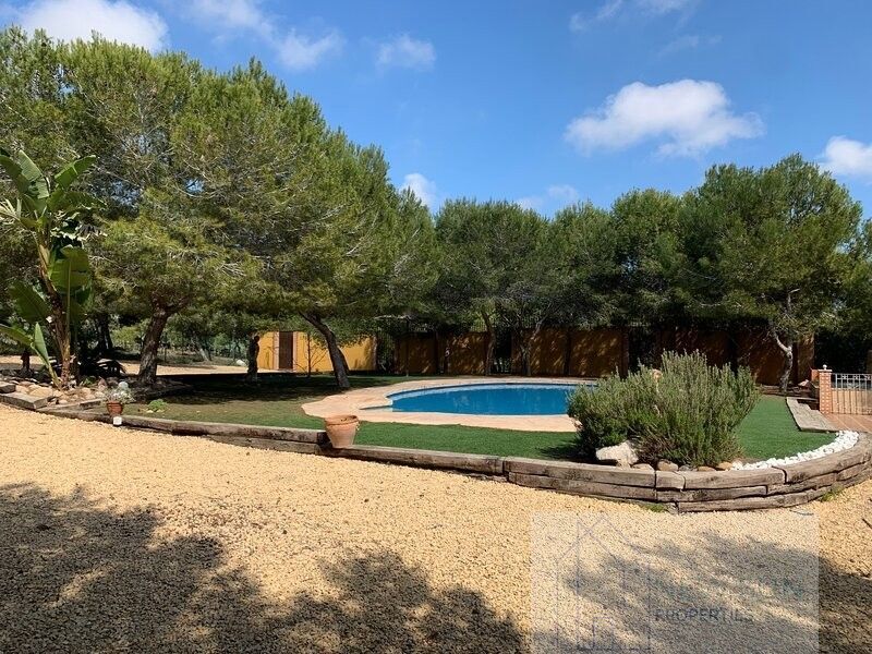 For sale of villa in Guardamar del Segura