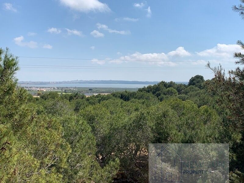 For sale of villa in Guardamar del Segura