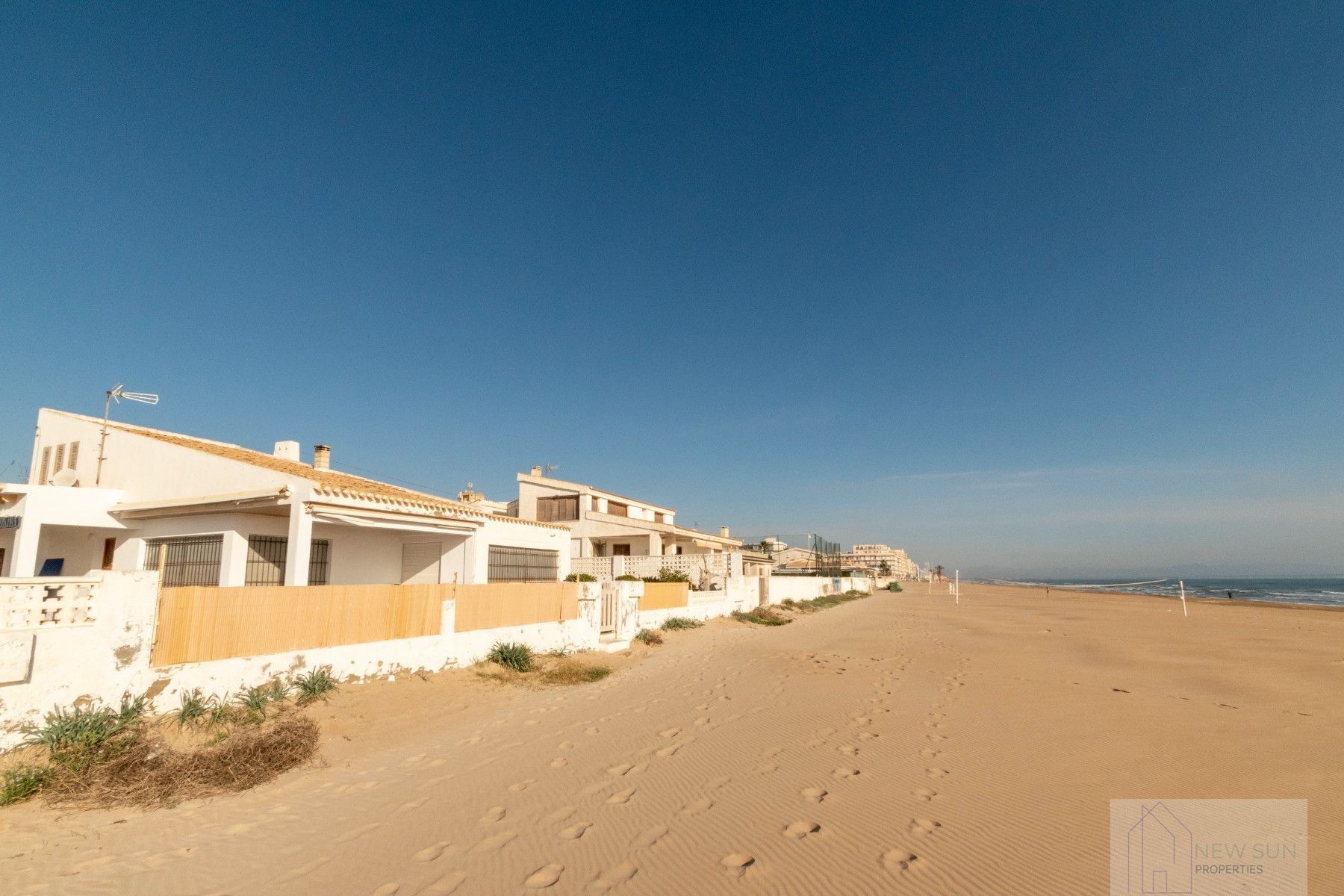 For sale of villa in Guardamar del Segura