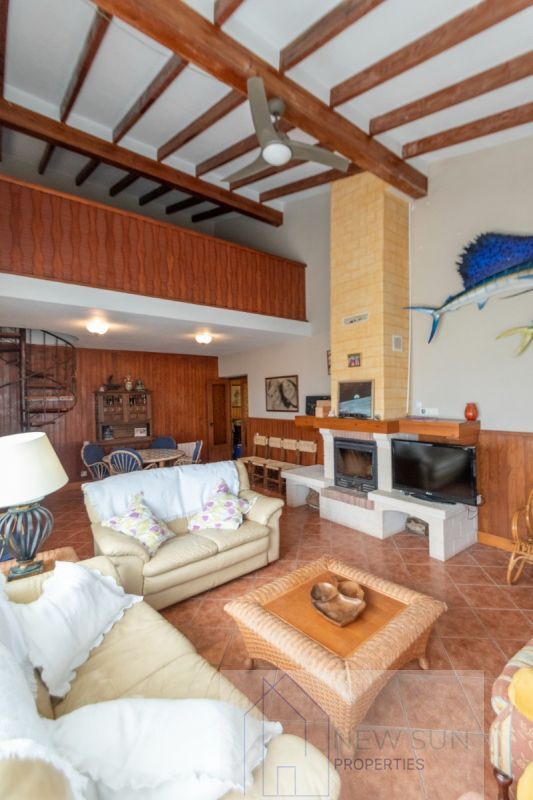 For sale of villa in Guardamar del Segura