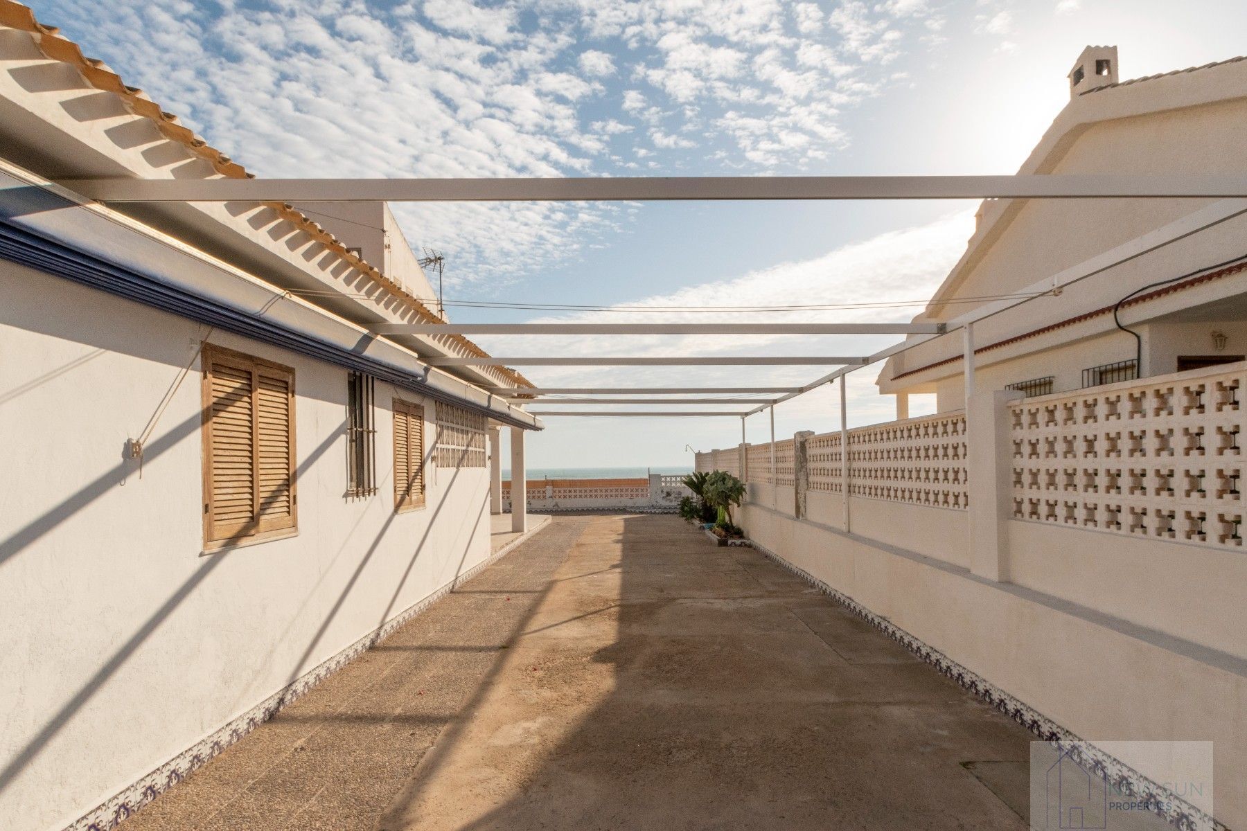 For sale of villa in Guardamar del Segura