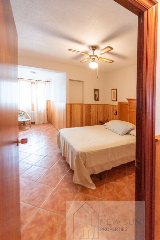 For sale of villa in Guardamar del Segura