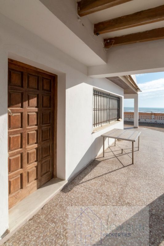 For sale of villa in Guardamar del Segura