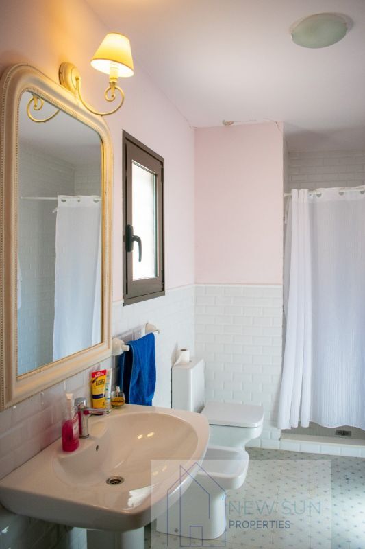 For sale of villa in Guardamar del Segura