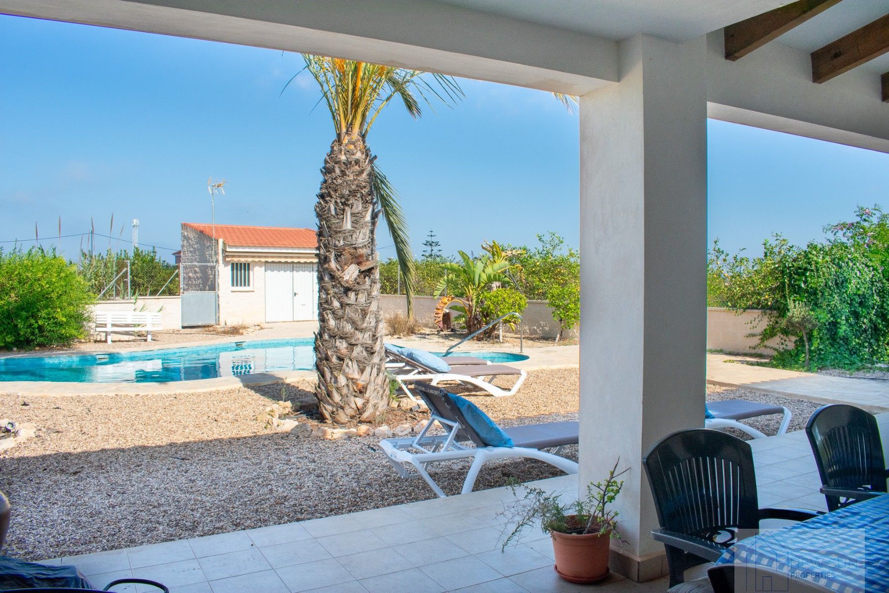 For sale of villa in Guardamar del Segura