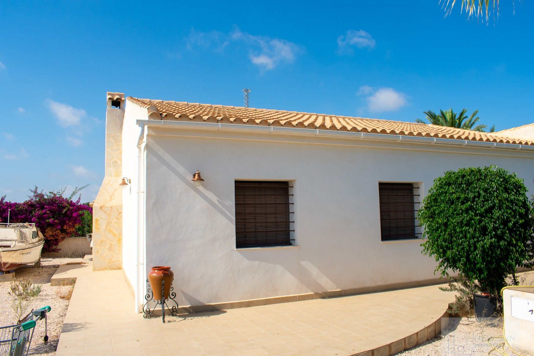 For sale of villa in Guardamar del Segura