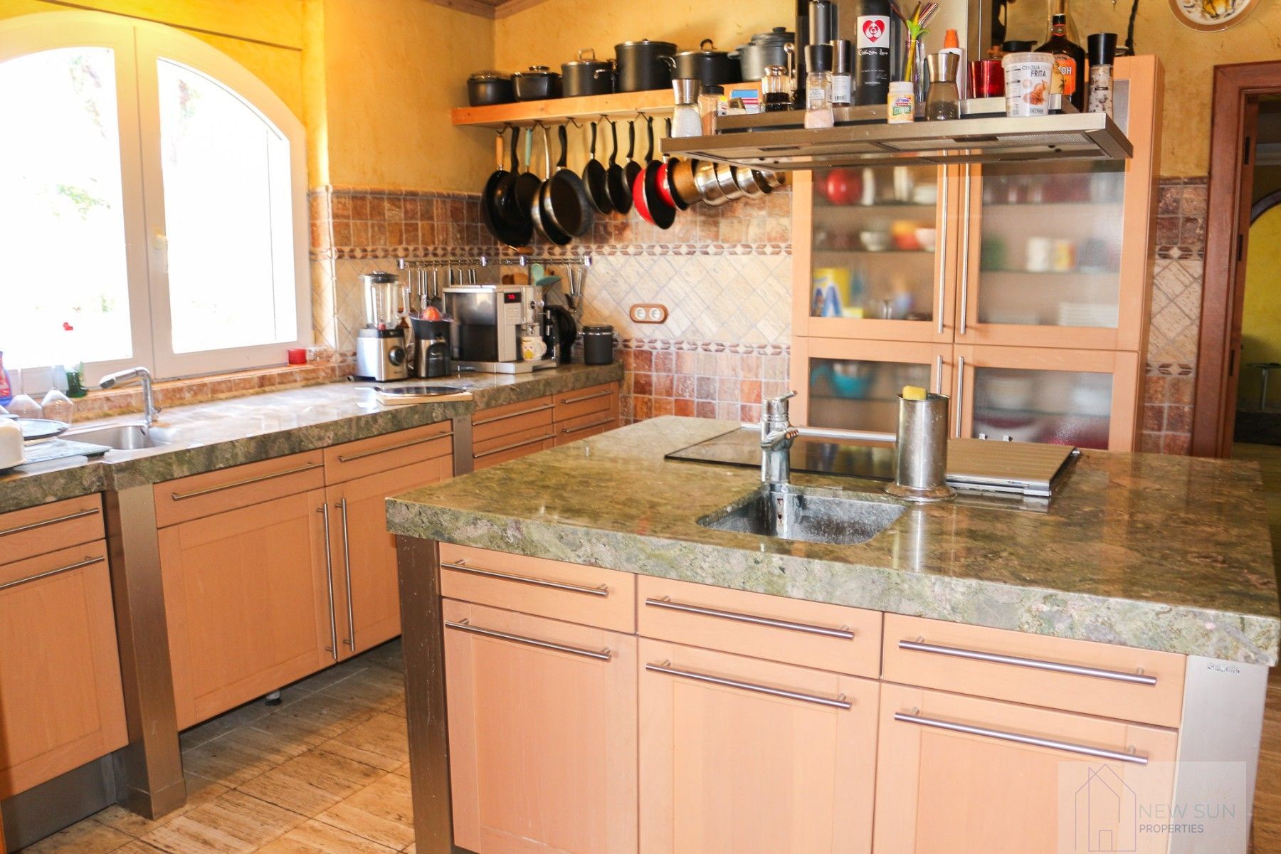 For sale of villa in LOS URRUTIAS