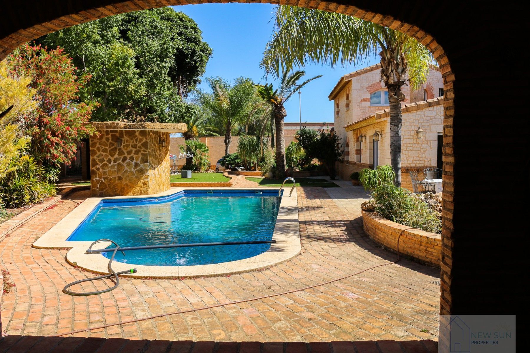 For sale of villa in LOS URRUTIAS