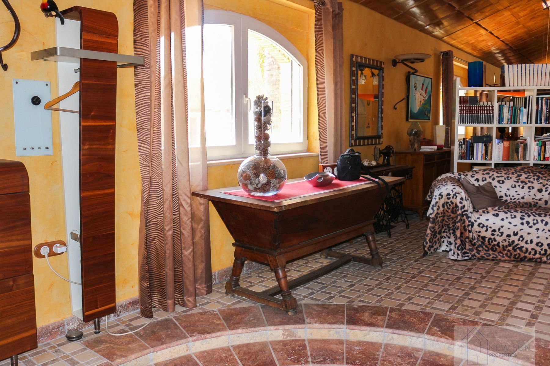 For sale of villa in LOS URRUTIAS