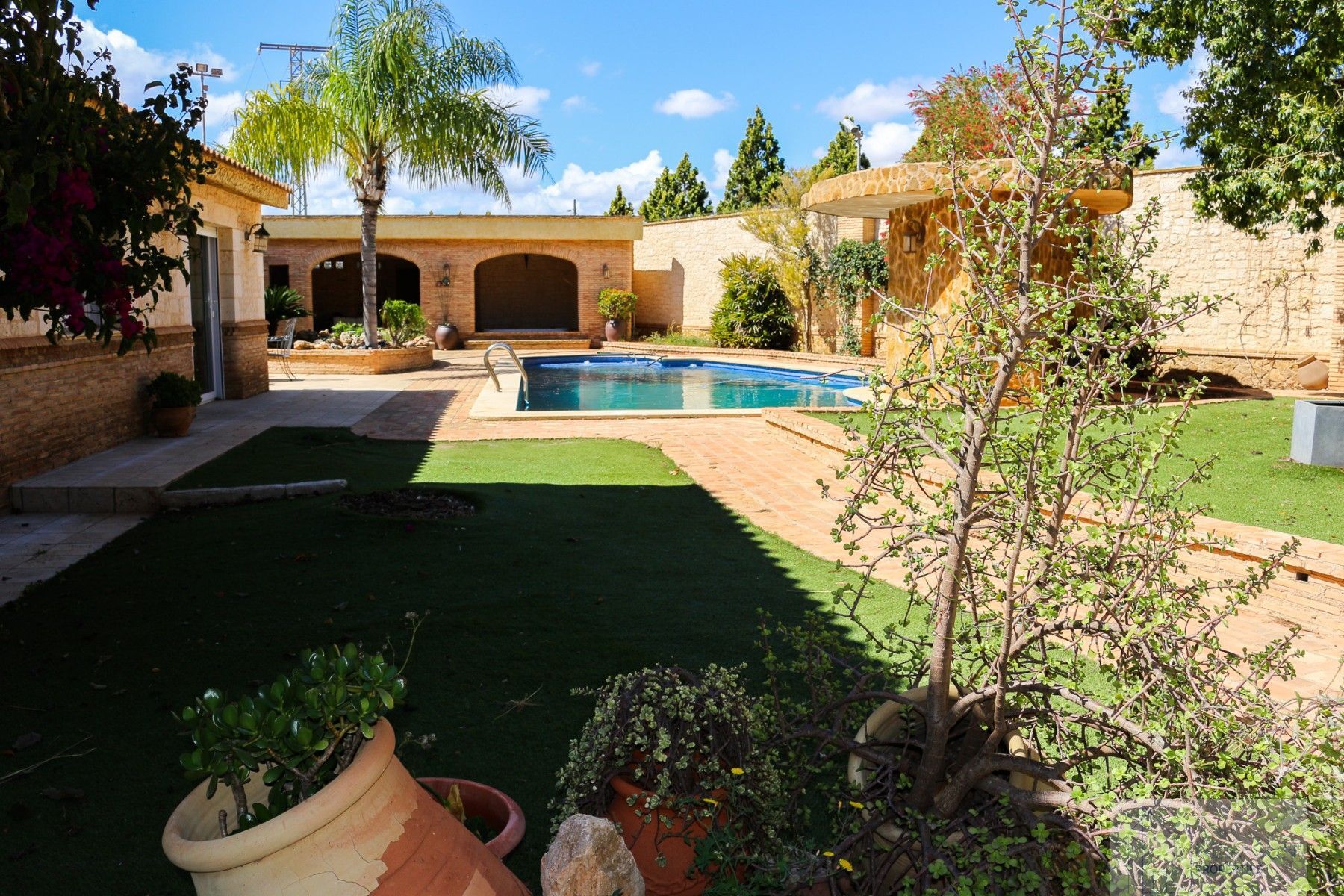 For sale of villa in LOS URRUTIAS