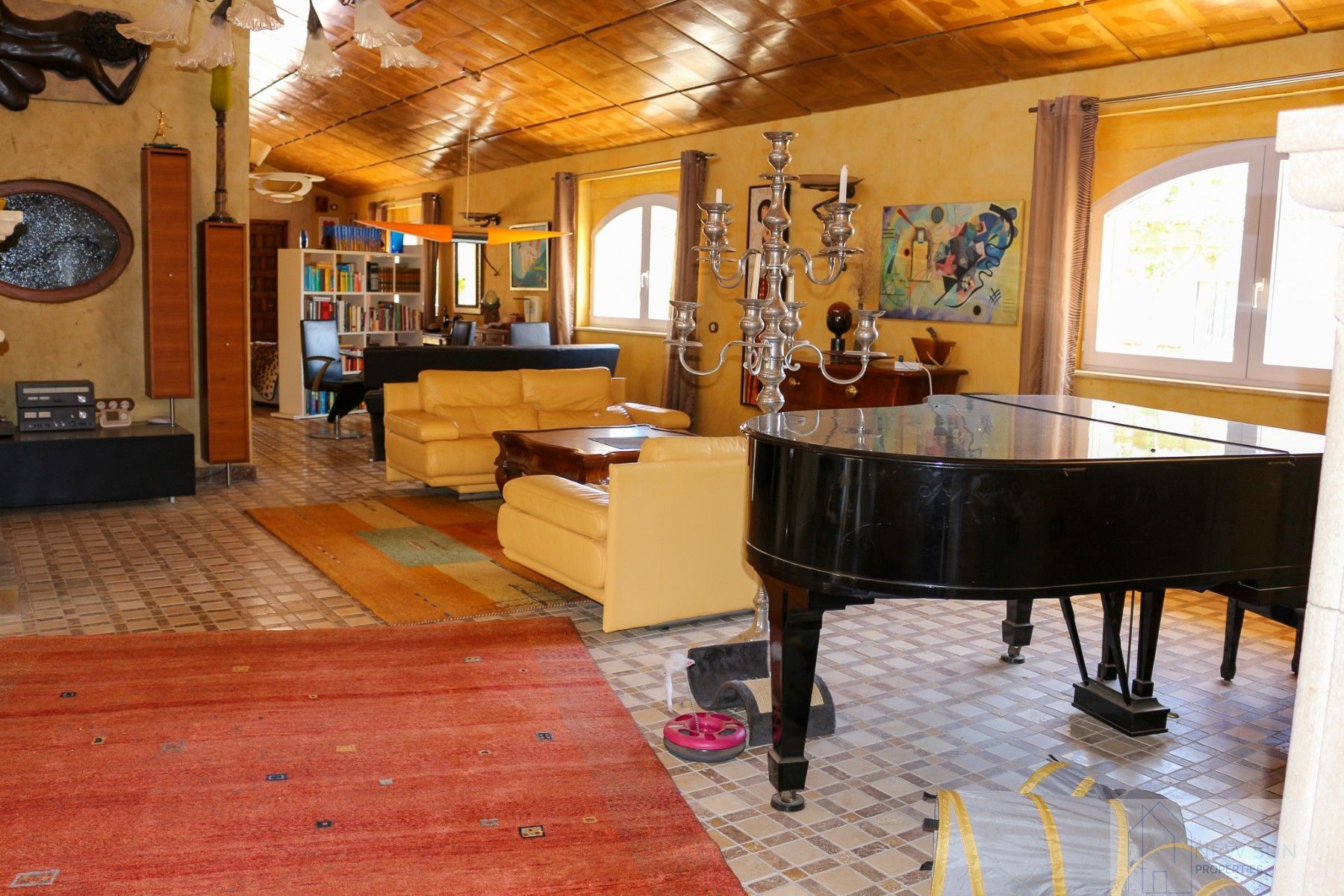 For sale of villa in LOS URRUTIAS