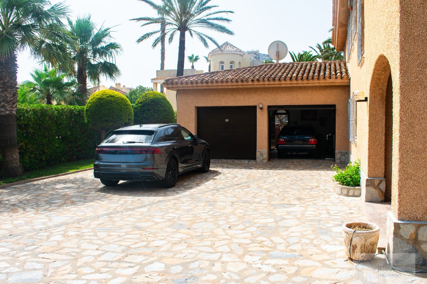 For sale of villa in La Manga del Mar Menor