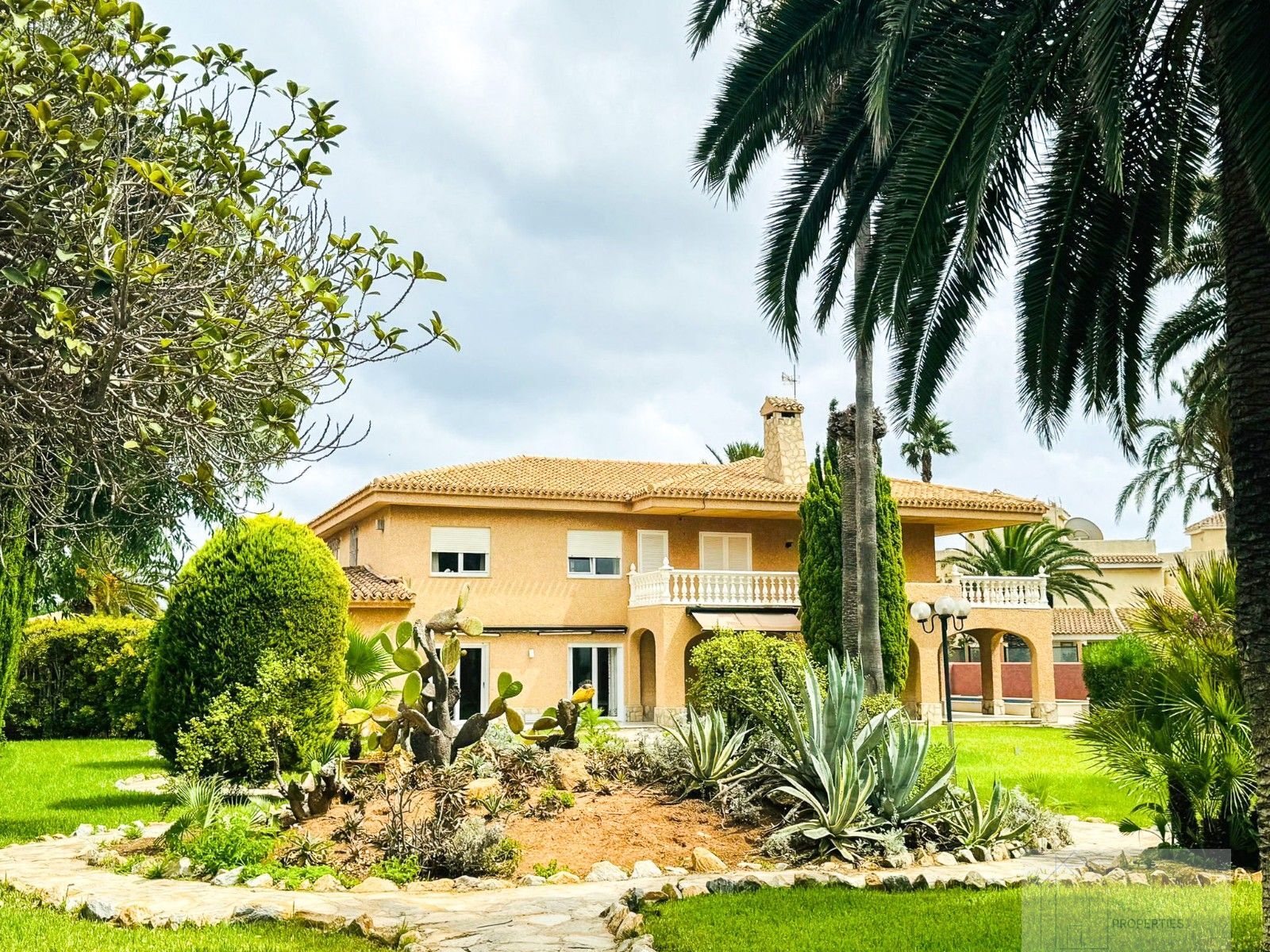 For sale of villa in La Manga del Mar Menor