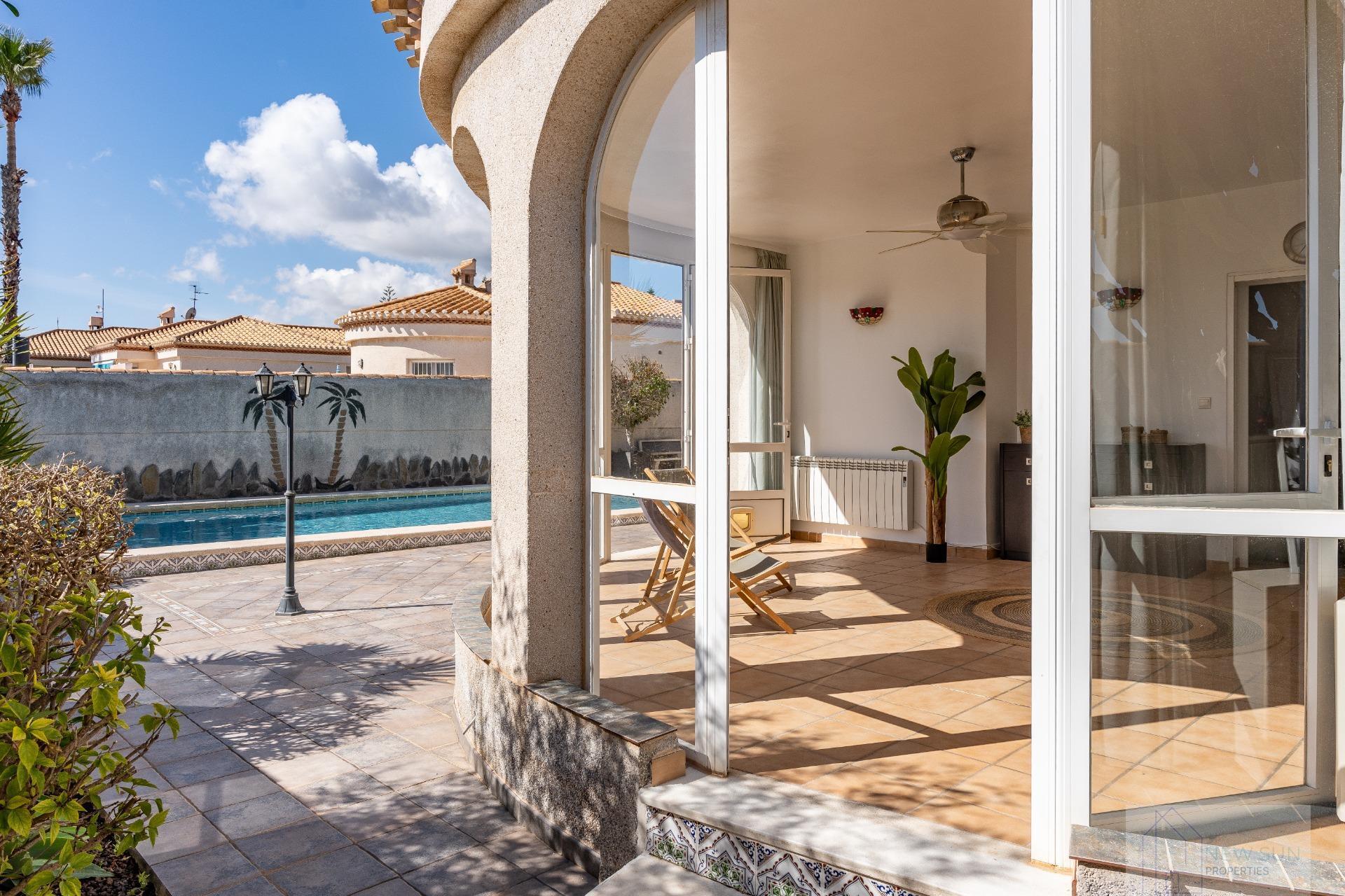 Venta de villa en Orihuela Costa