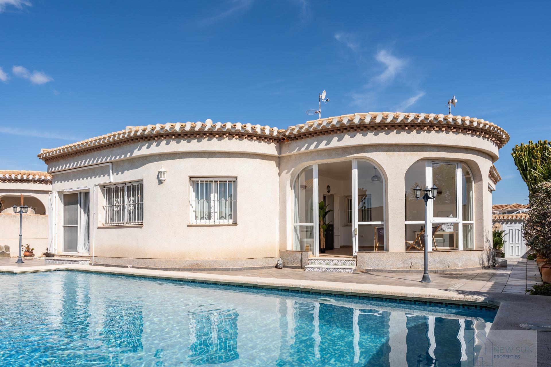 Venta de villa en Orihuela Costa