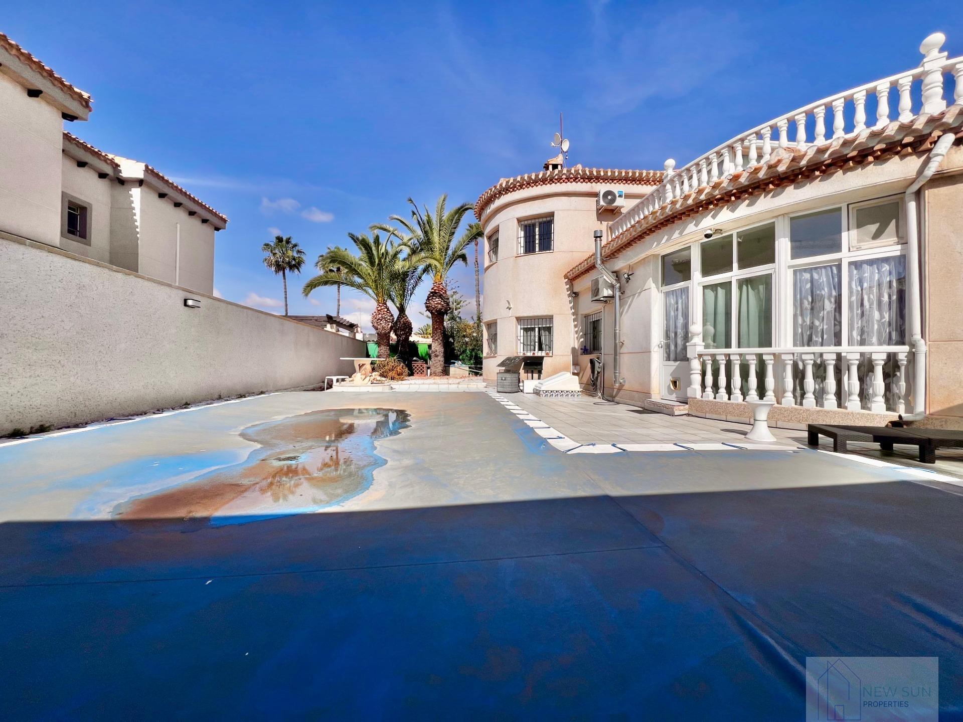 Venta de villa en Orihuela Costa