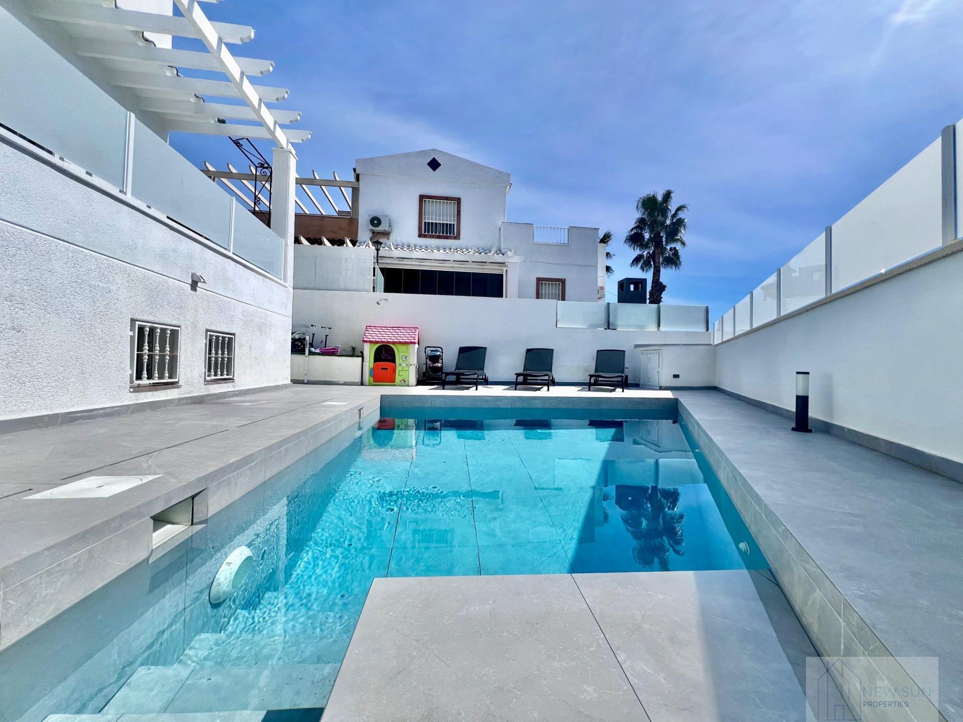 Venta de villa en San Miguel de Salinas