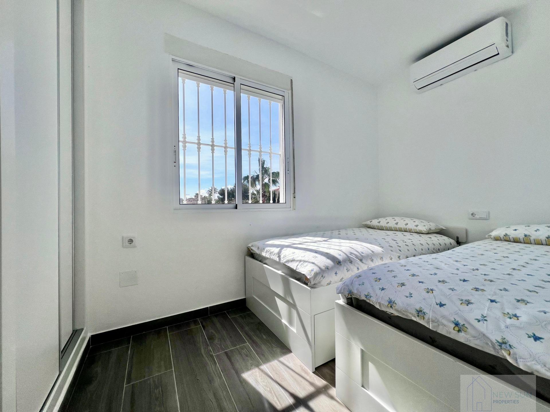 Venta de villa en San Miguel de Salinas