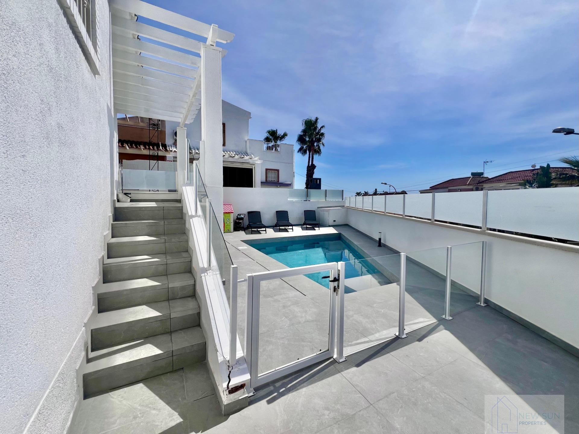 Venta de villa en San Miguel de Salinas