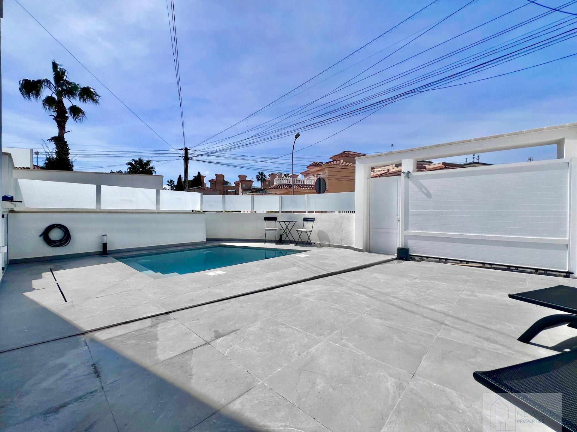 Venta de villa en San Miguel de Salinas