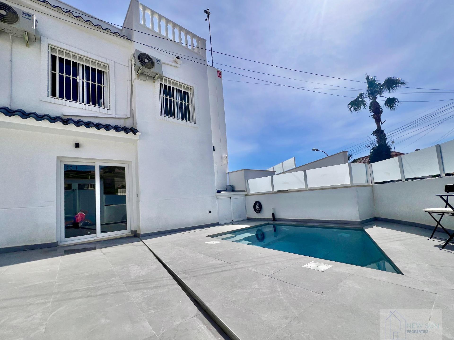 Venta de villa en San Miguel de Salinas