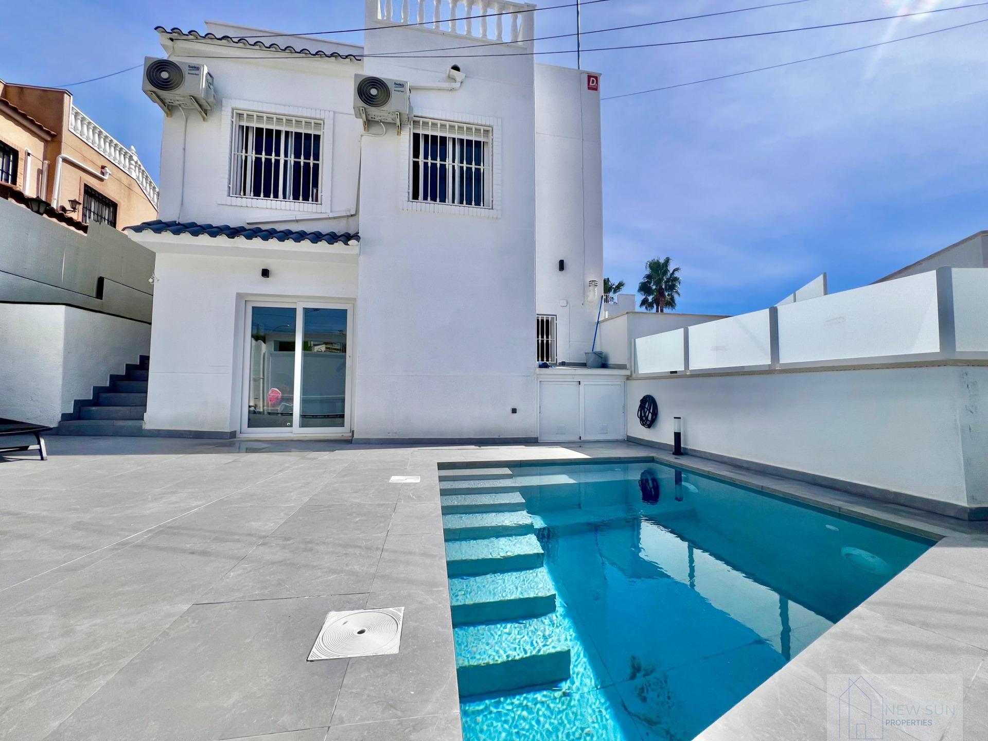 Venta de villa en San Miguel de Salinas