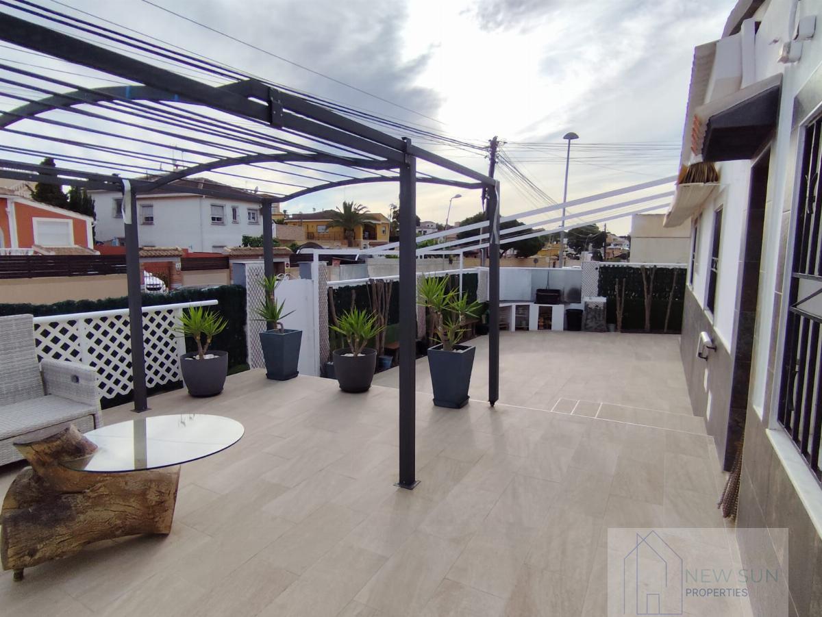 For sale of chalet in Torrevieja