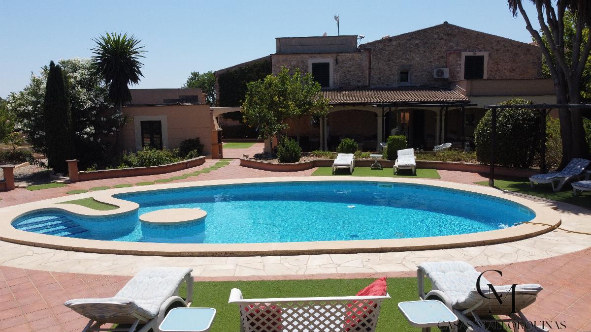 For sale of chalet in Santa Margalida