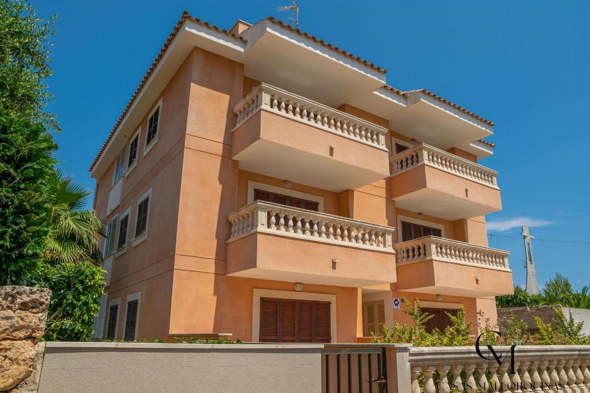 For sale of building in Can Picafort