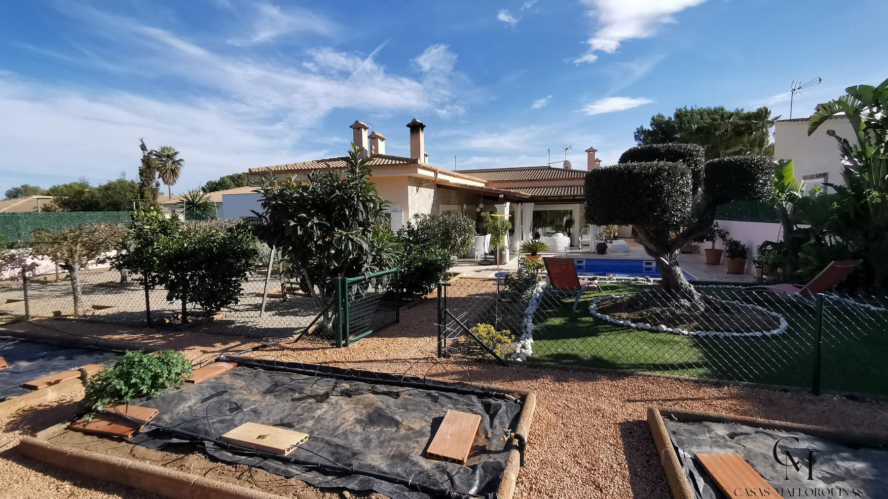 For sale of chalet in Santa Margalida