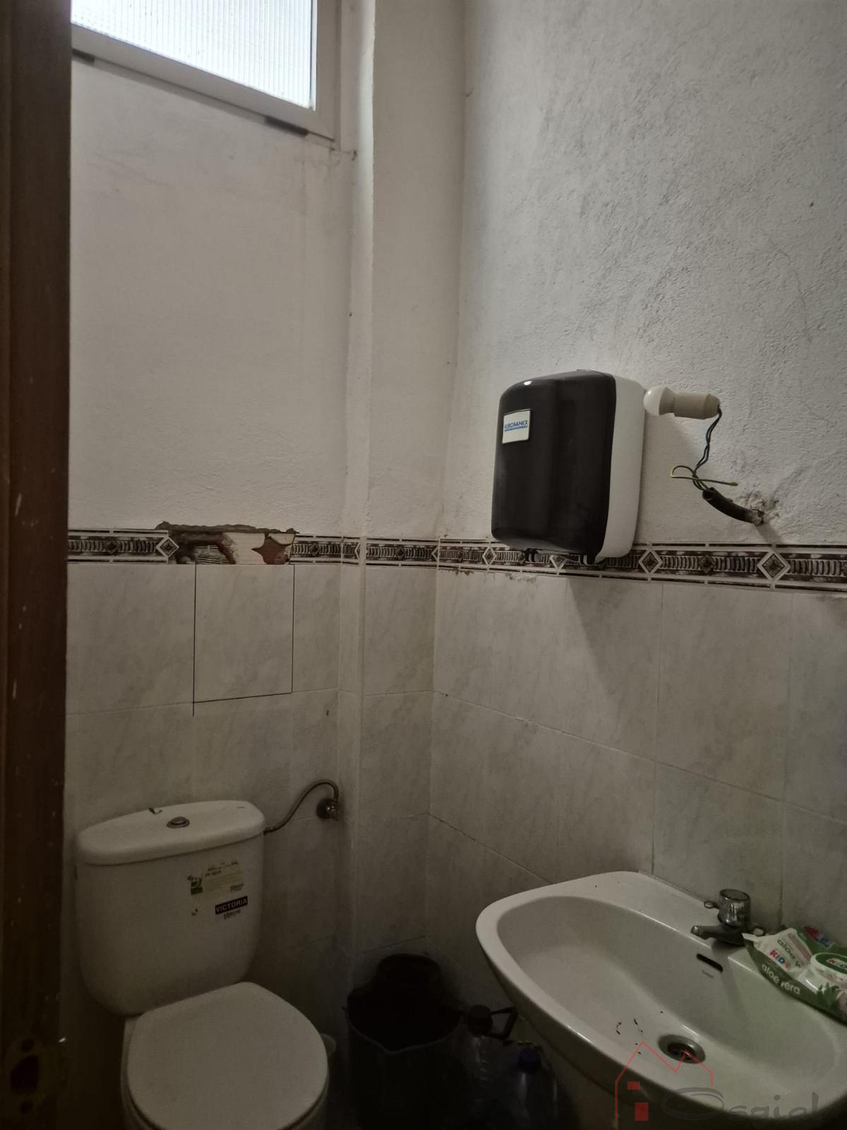 For sale of commercial in Burjassot