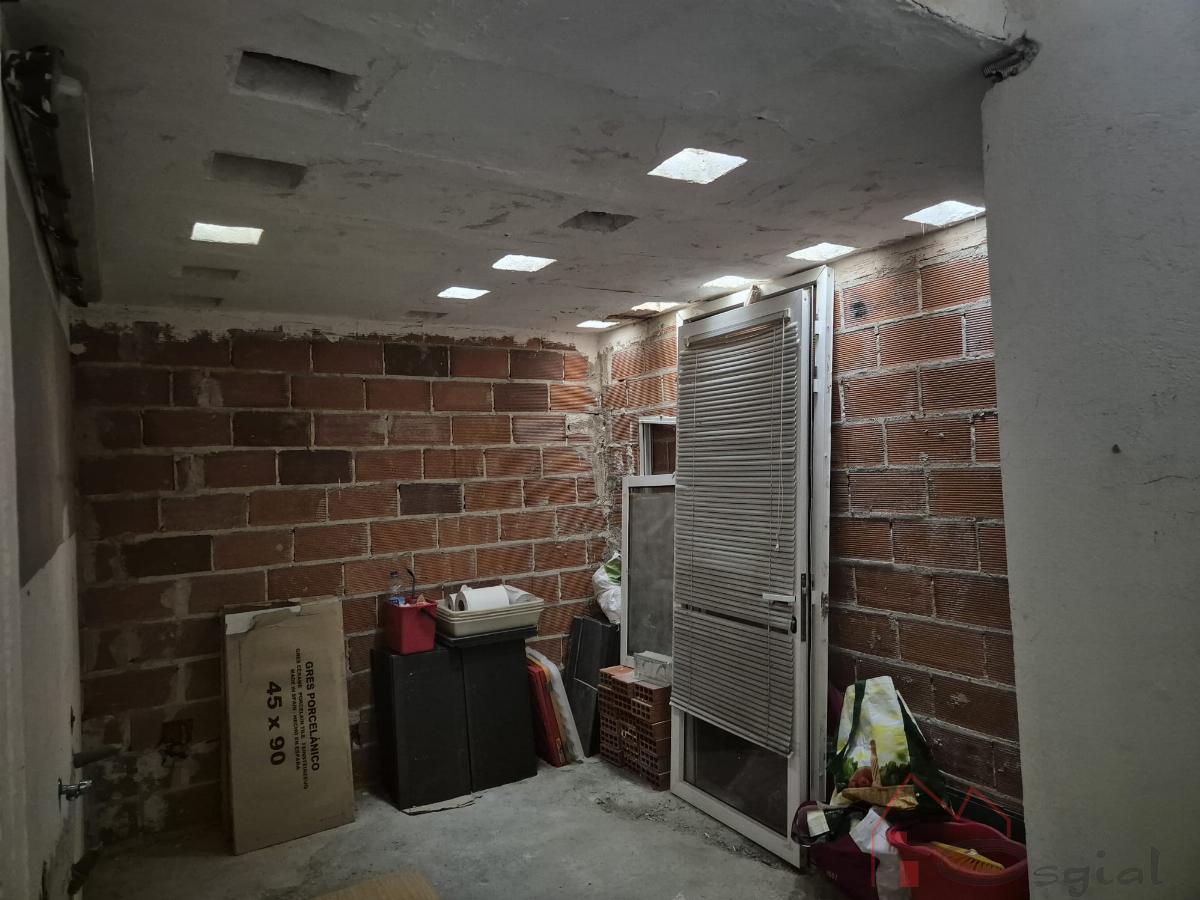 For sale of commercial in Burjassot