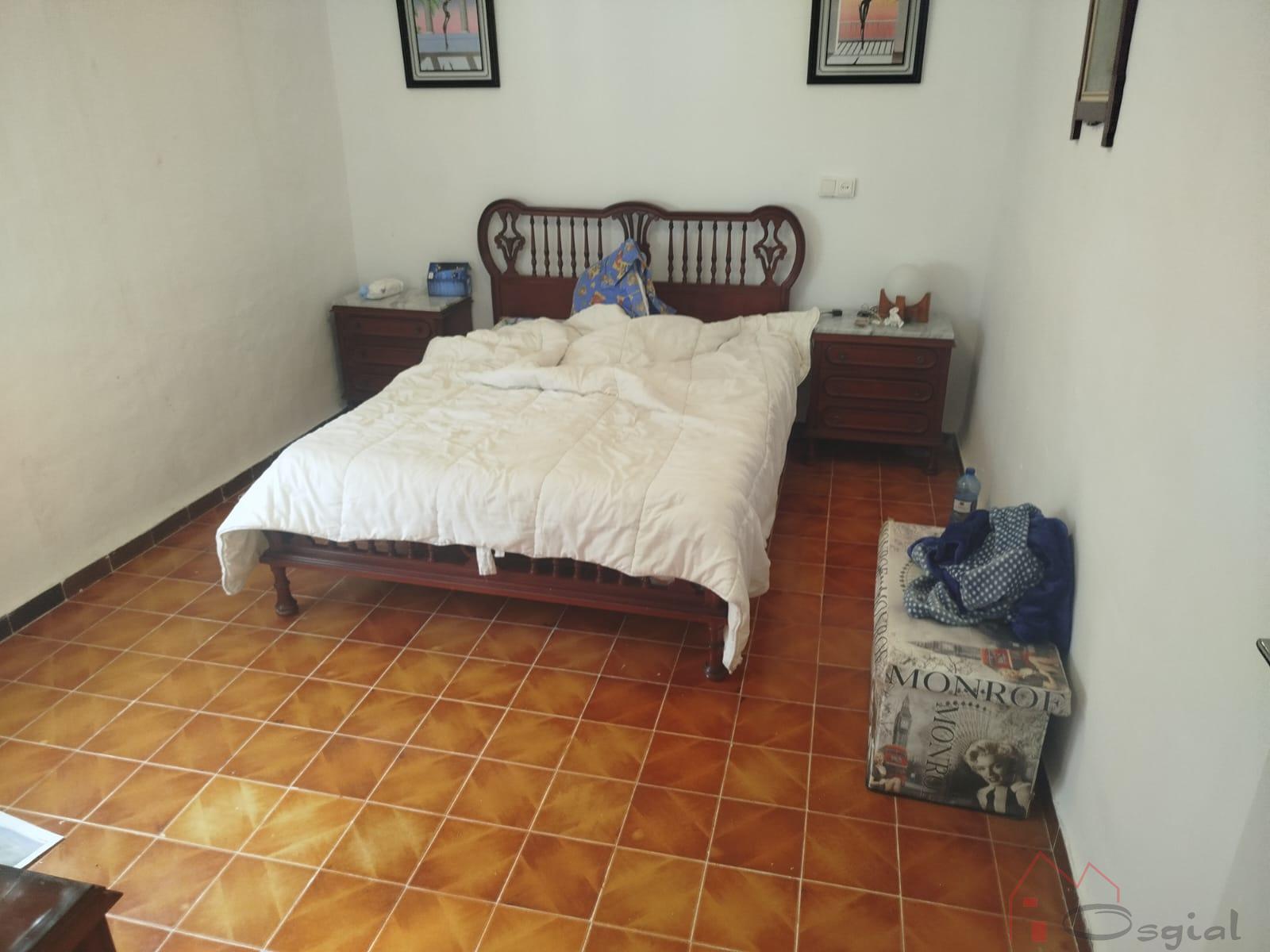 For sale of house in Llaurí
