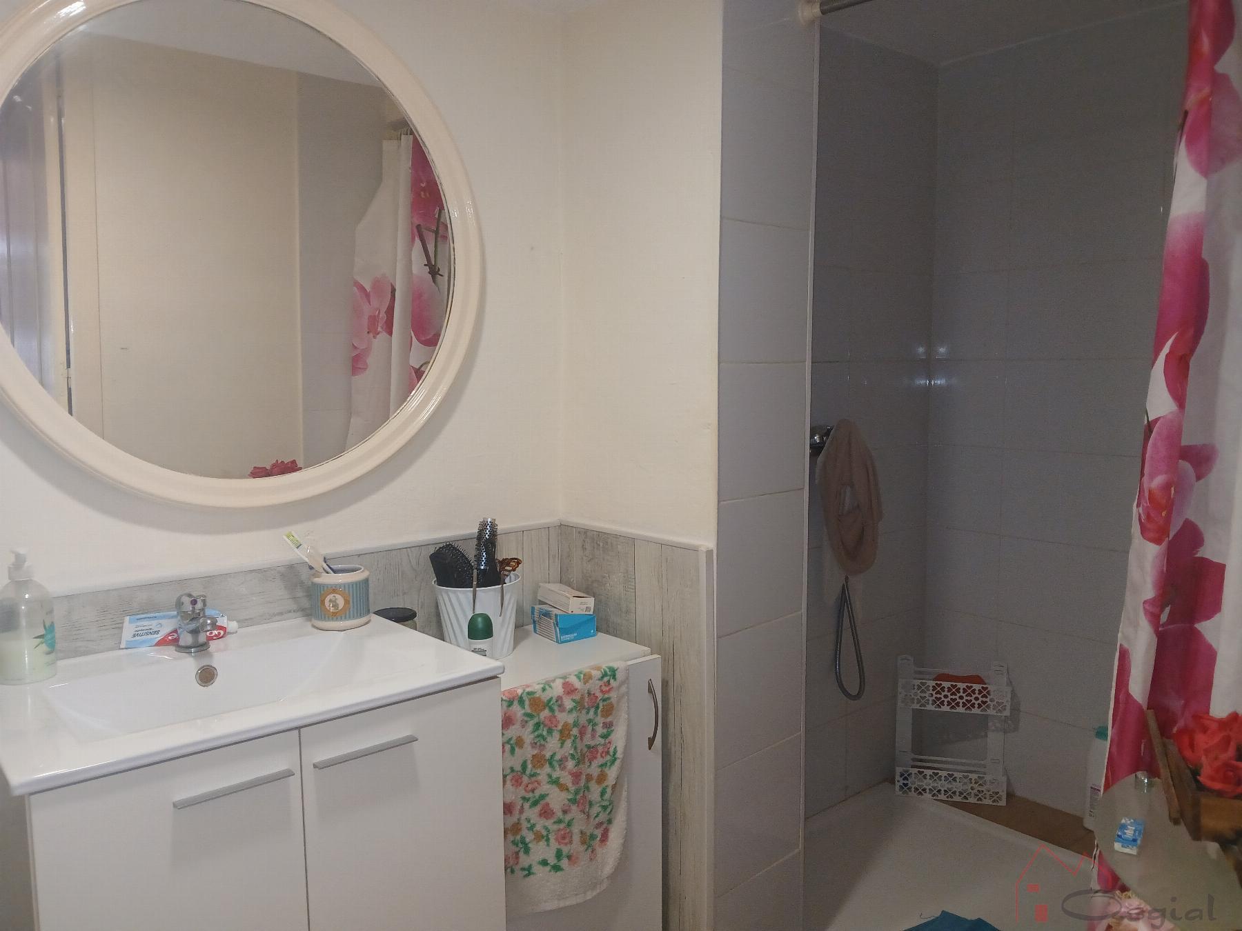 For sale of house in Llaurí
