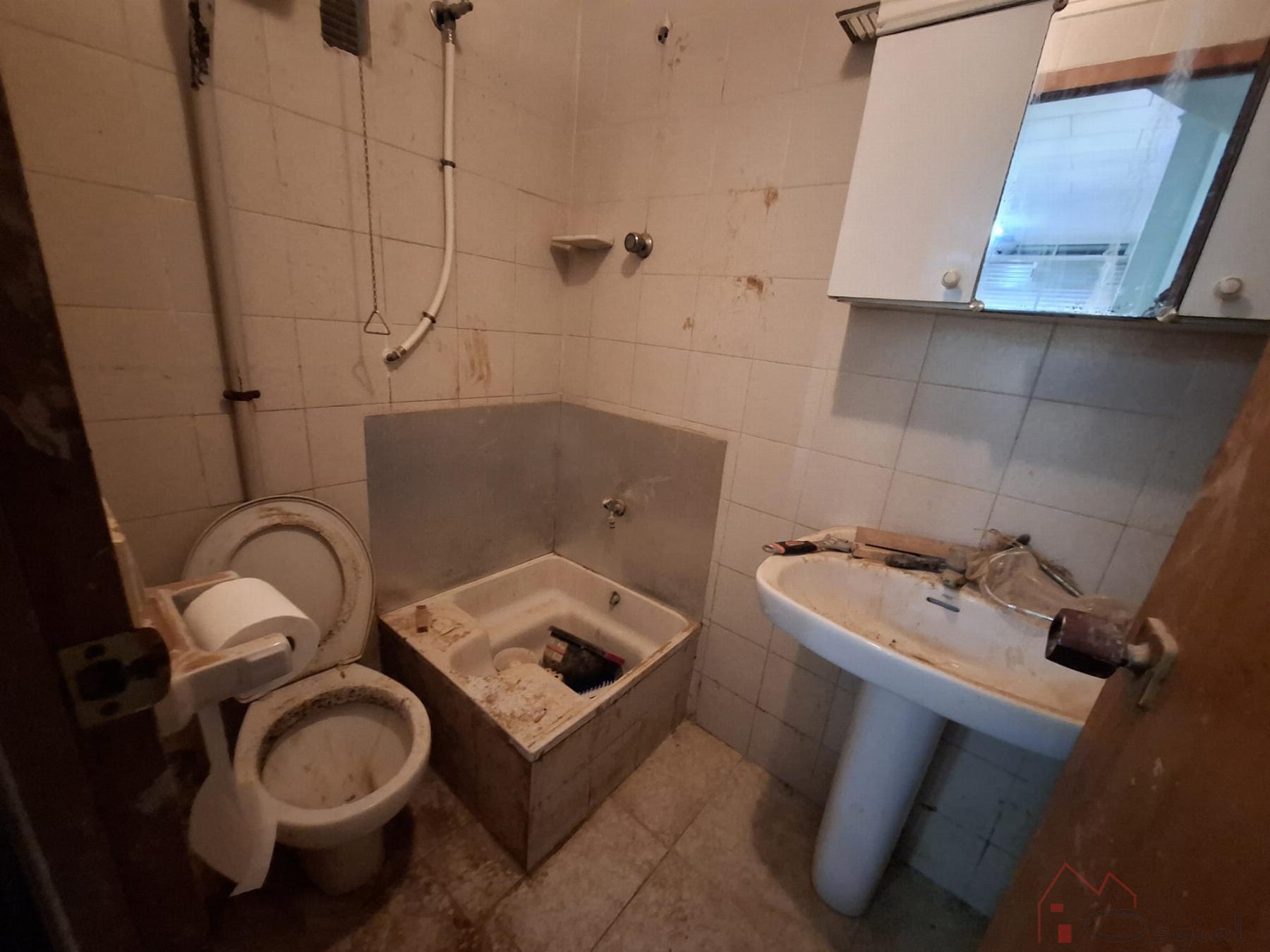 Продажа от

 Коммерческие помещения на Massanassa