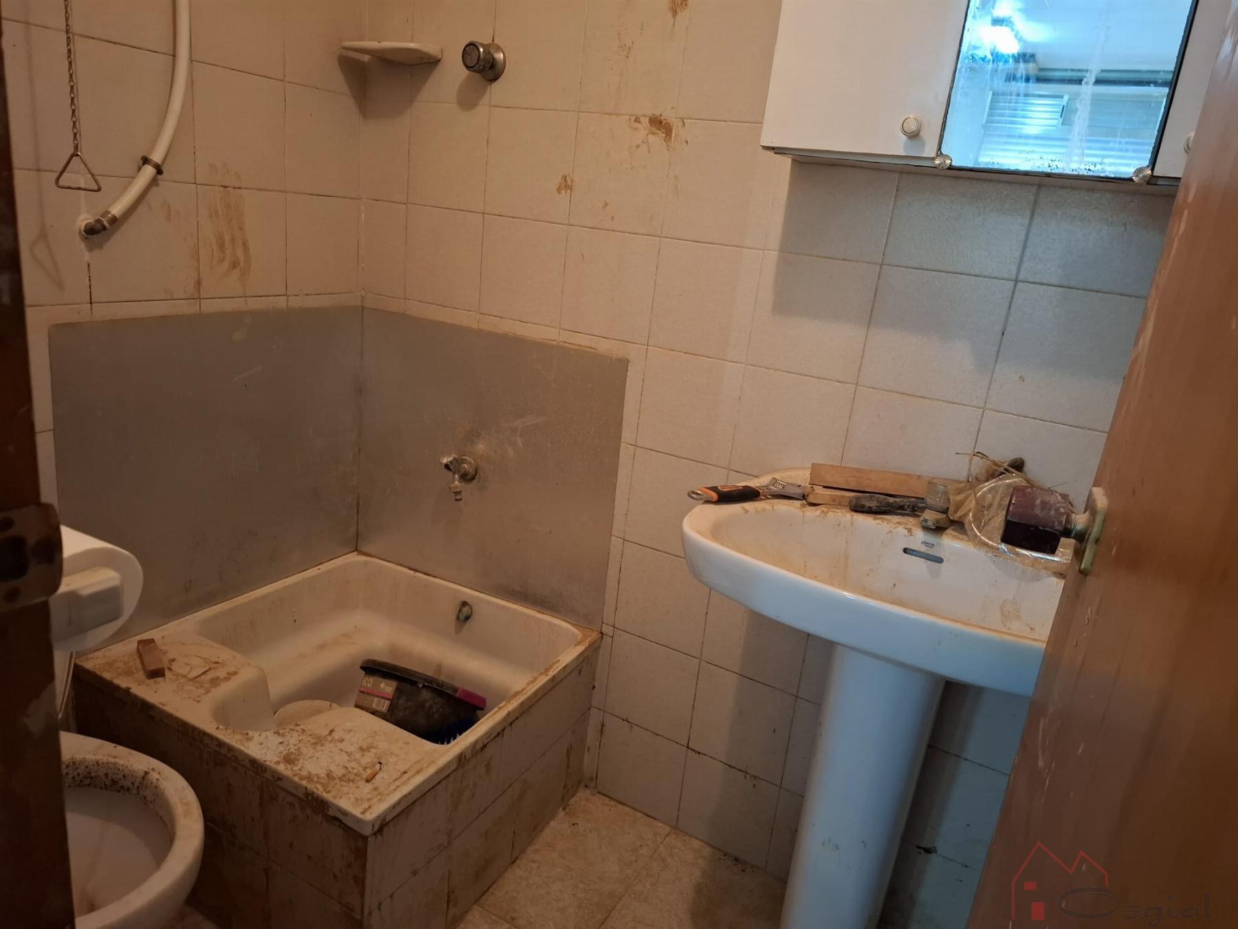 Продажа от

 Коммерческие помещения на Massanassa